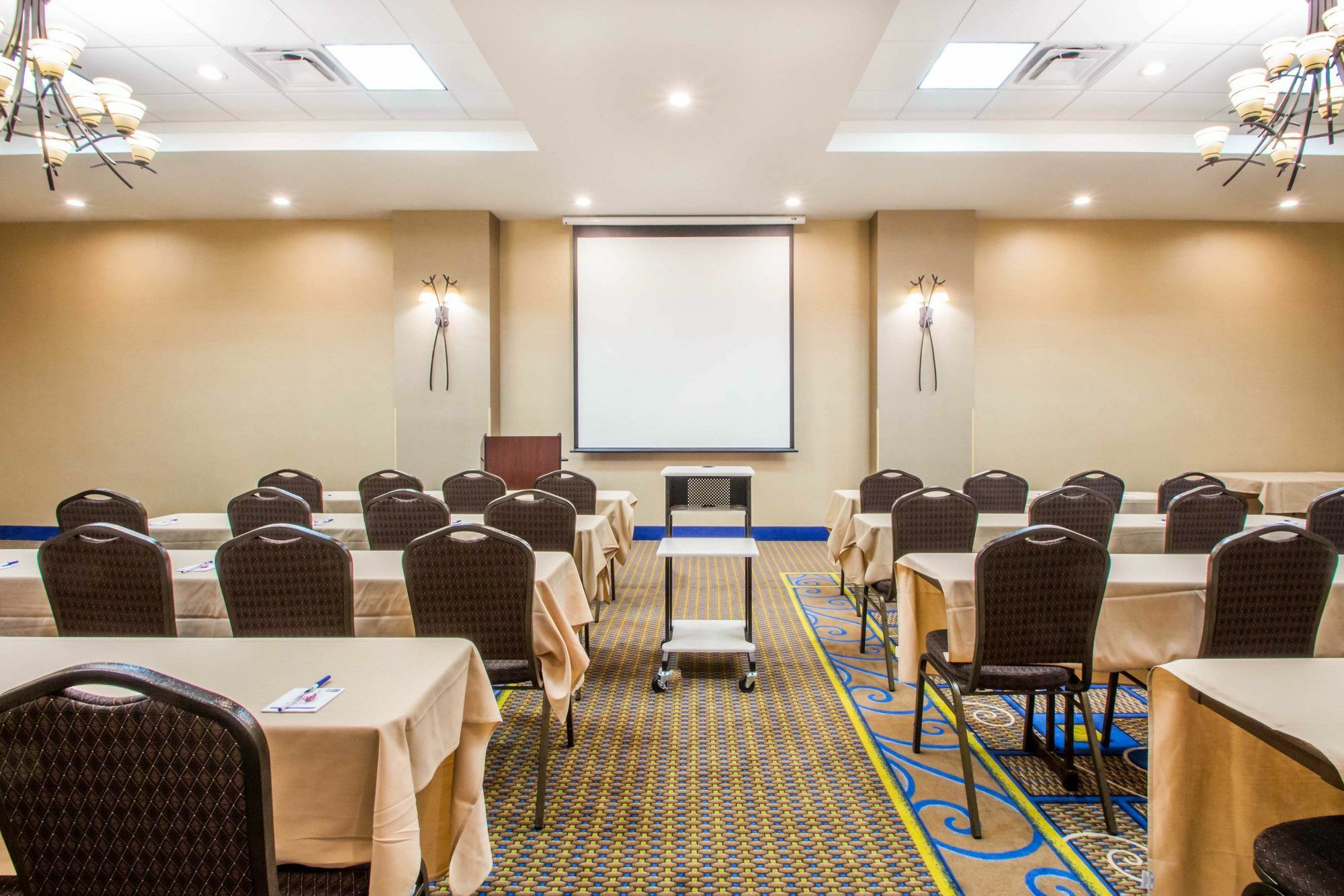 Holiday Inn Express & Suites - Albany Airport - Wolf Road By Ihg Dış mekan fotoğraf